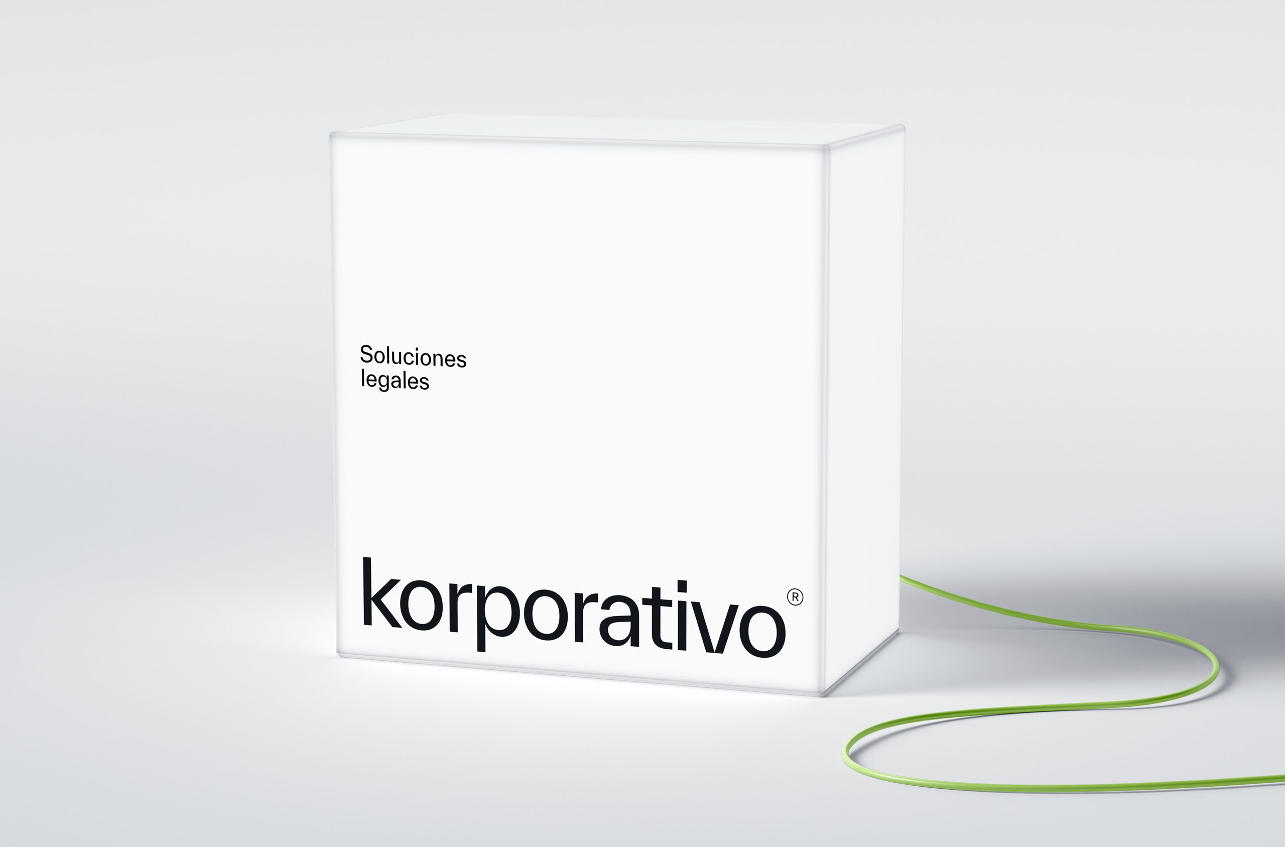 Caja iluminada con branding minimalista y diseño gráfico moderno en Málaga, destacando la marca 'korporativo' y soluciones legales.