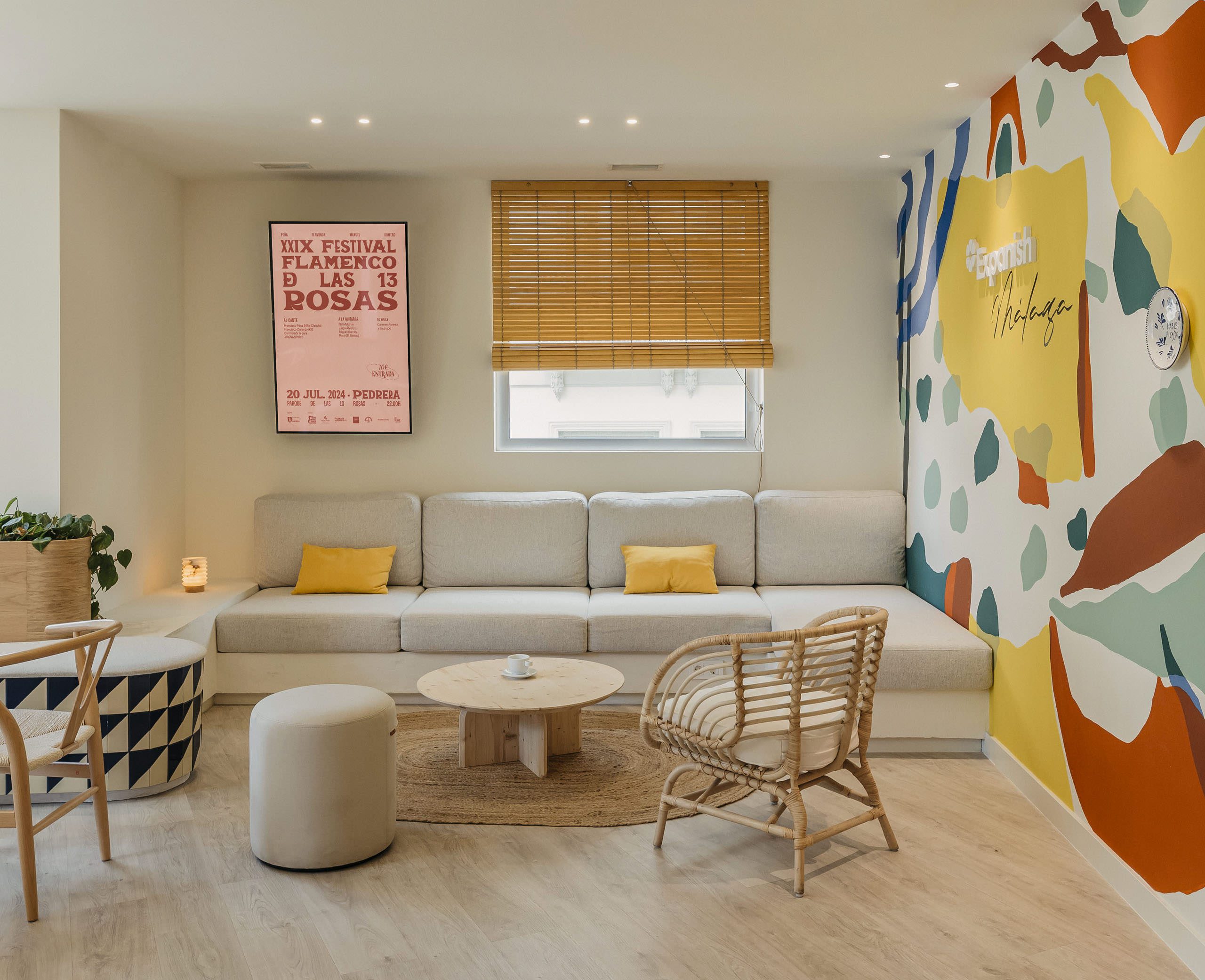 Interiorismo en academia de idiomas Expanish Málaga. Zona de estar