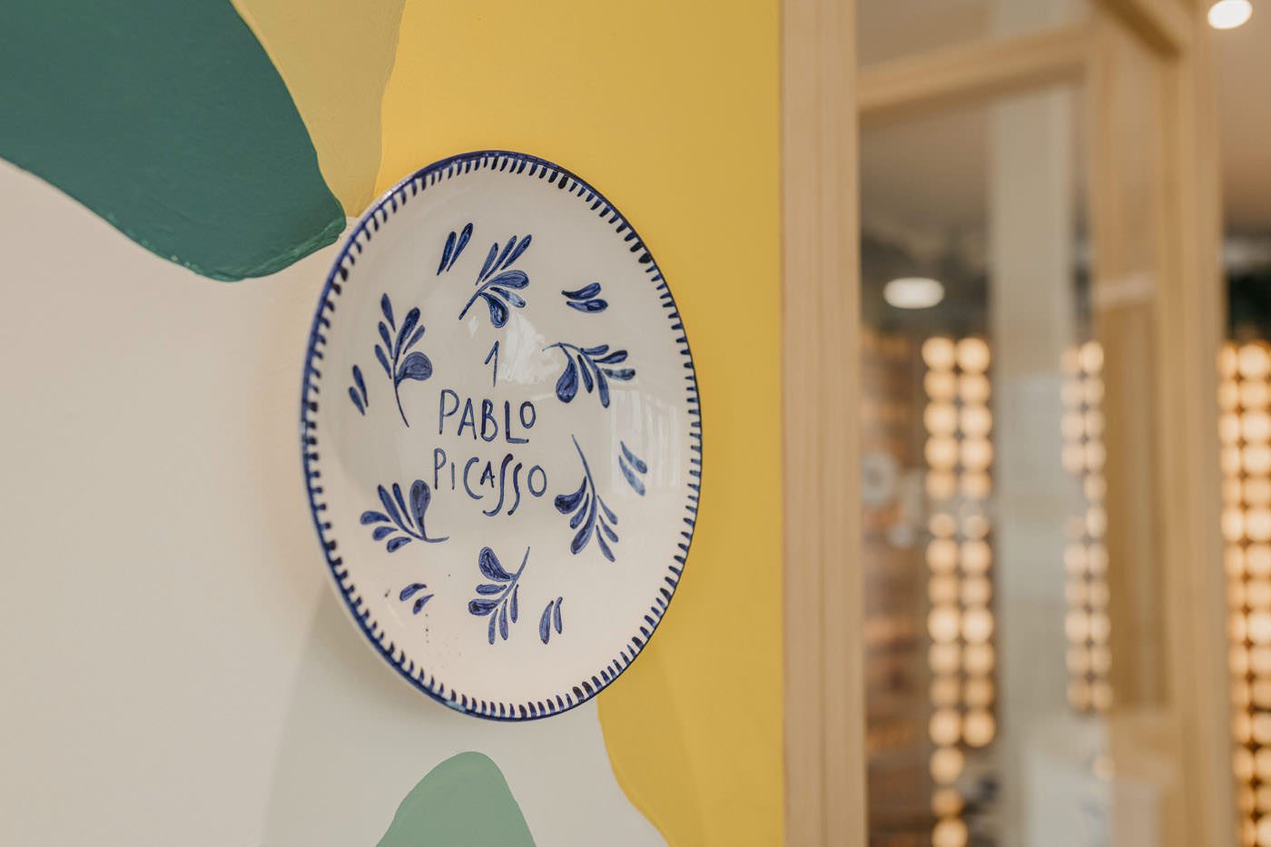 Interiorismo en academia de idiomas Expanish Málaga, senalética