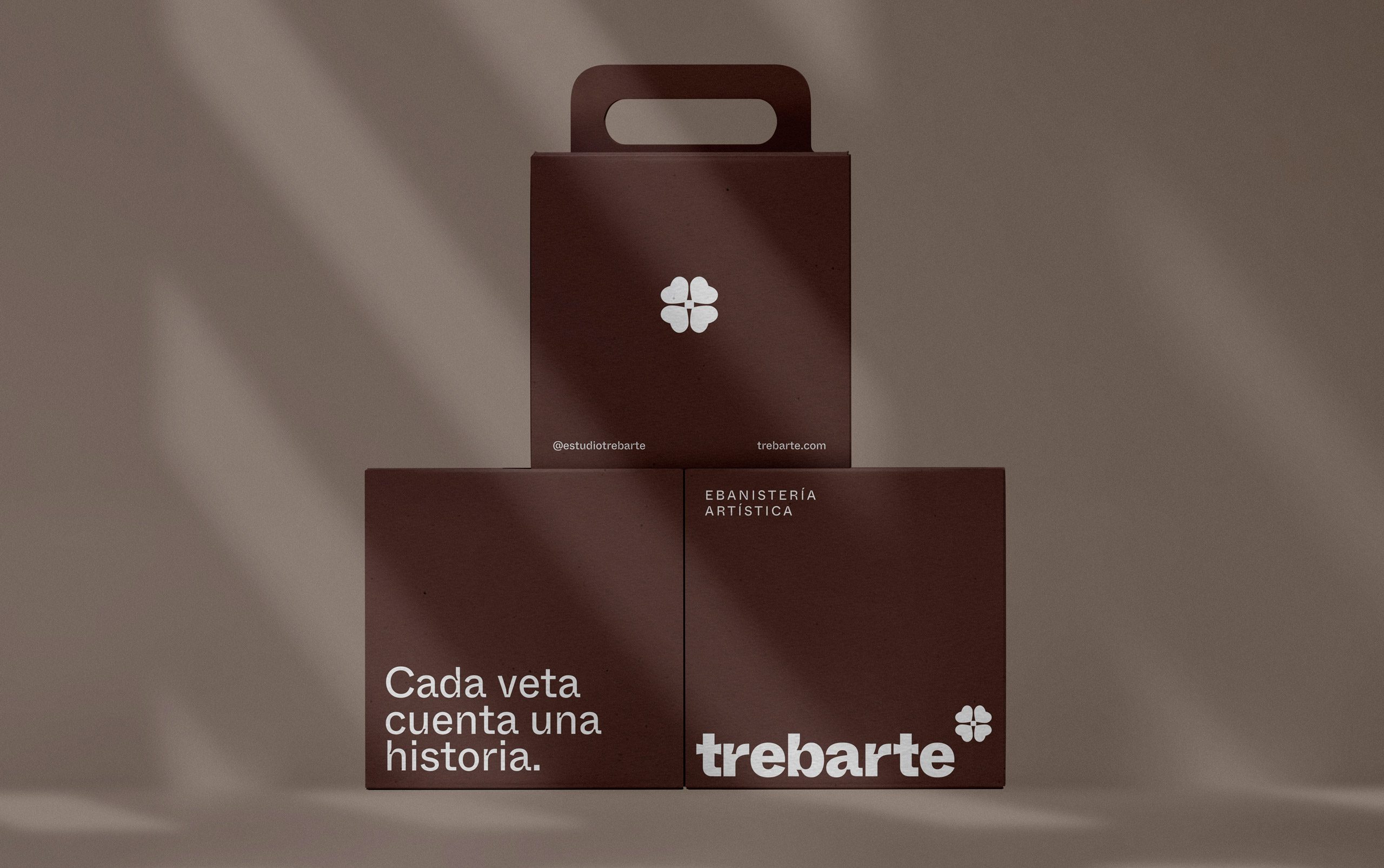 Diseño de packaging para marca de ebanistería